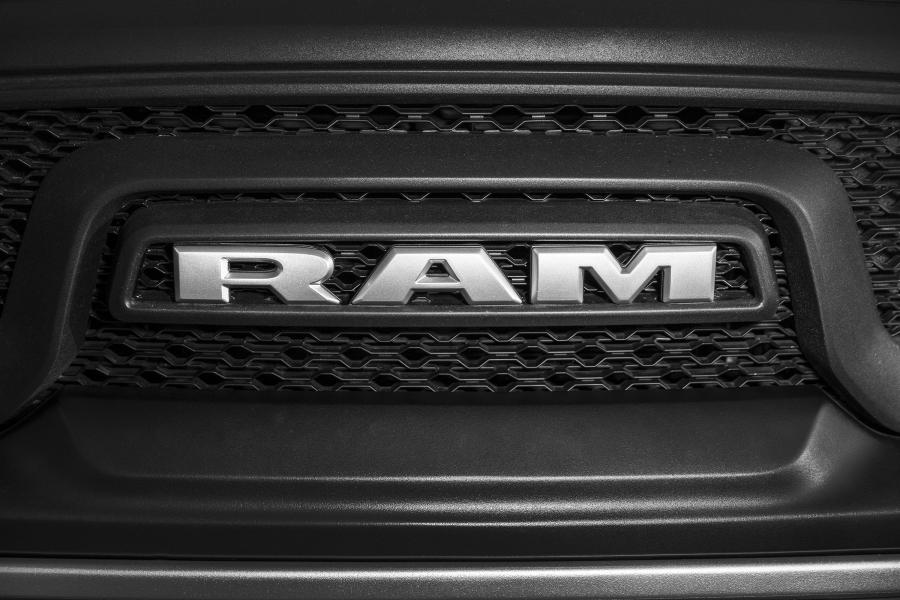  Dodge Ram 1500 Rebel 2015 года  (фото 32 из 54)